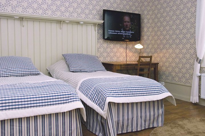 Room 3 of 7
