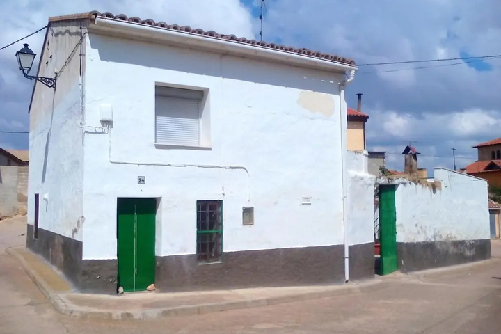 House With in El Poyo del Cid With Enclosed Garden