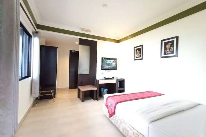 Room 18 of 32