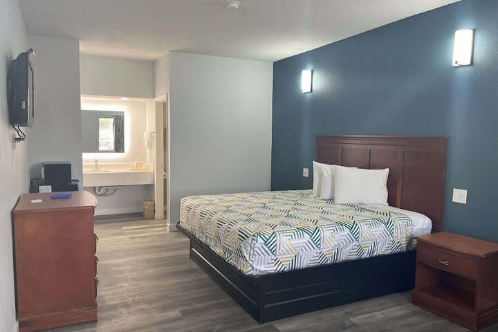 Room 6 of 26
