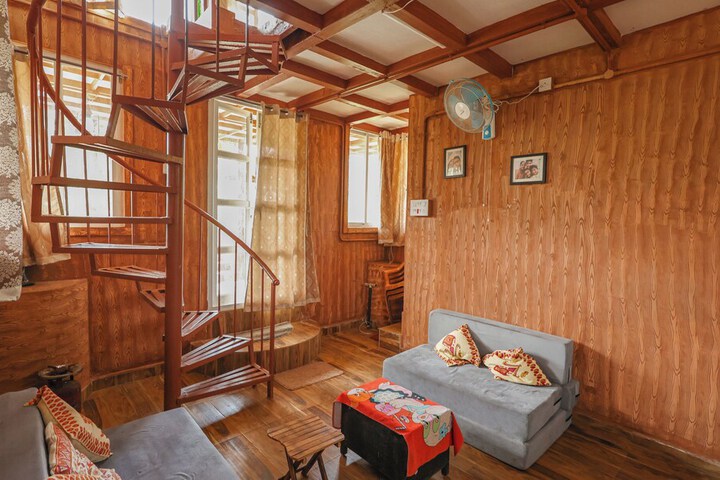 Room 5 of 7