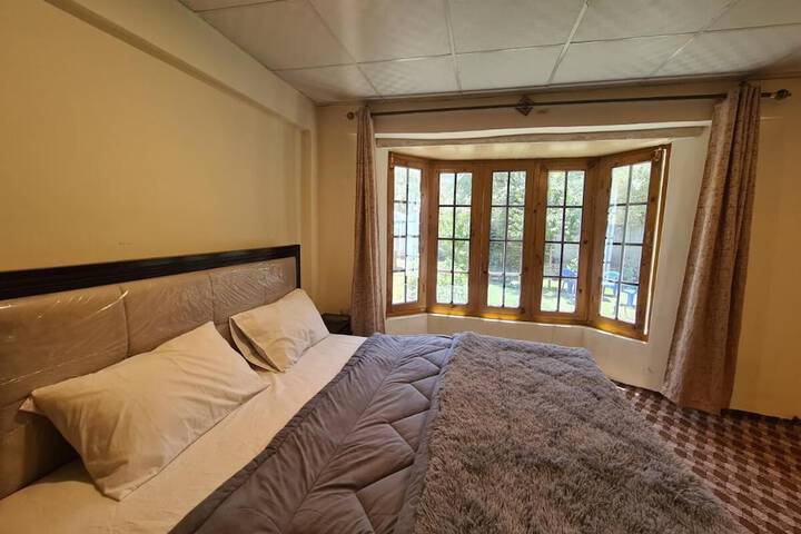 Rus Olive Lodge