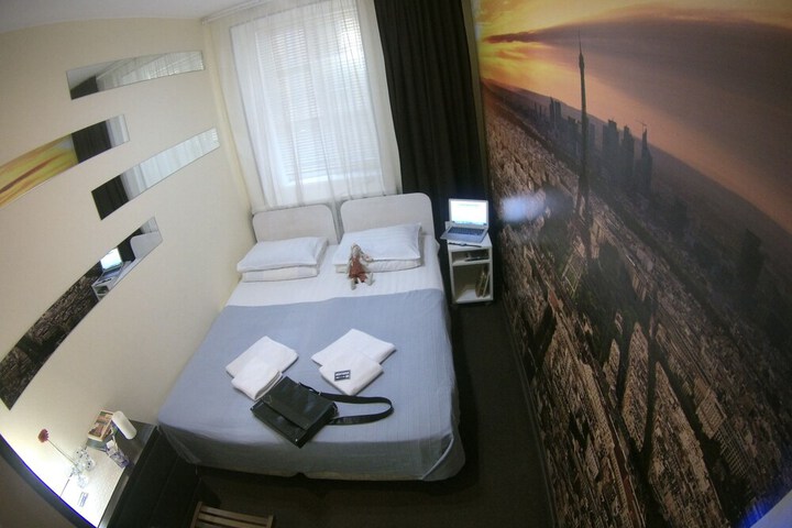 Room 10 of 11
