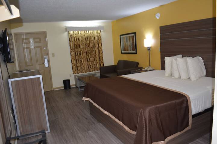 1 King Bed (11 of 12)