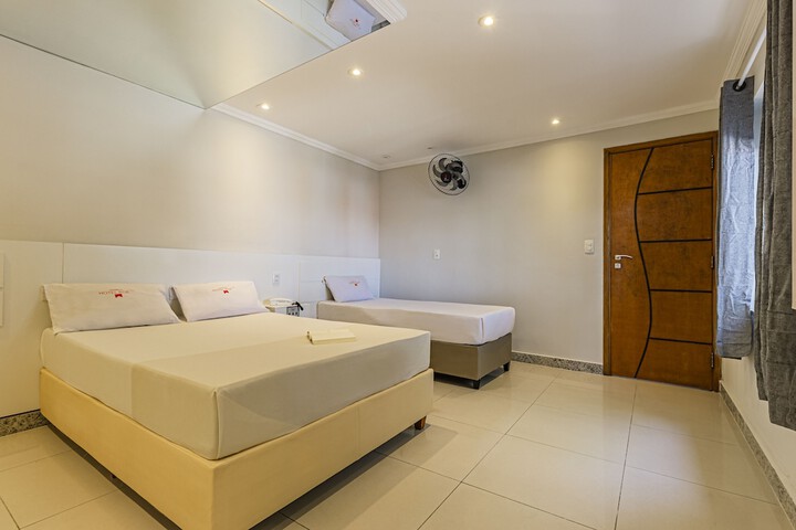 Room 26 of 76