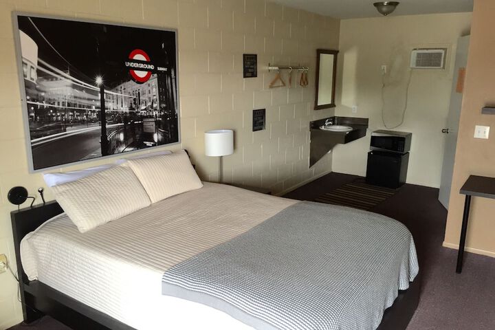 Room 8 of 23