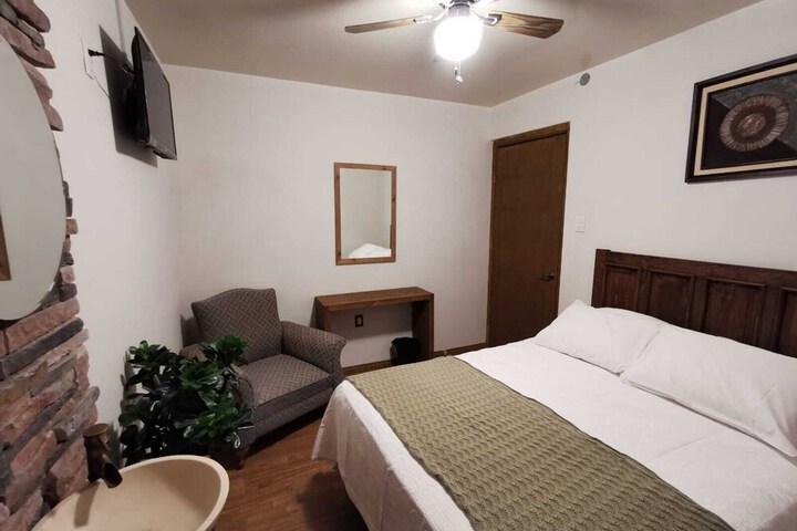 Room 6 of 14