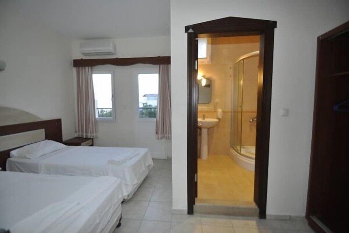 Room 6 of 17