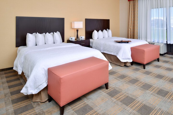 2 Queen Beds Mobility Accessible with Tub (11 of 13)
