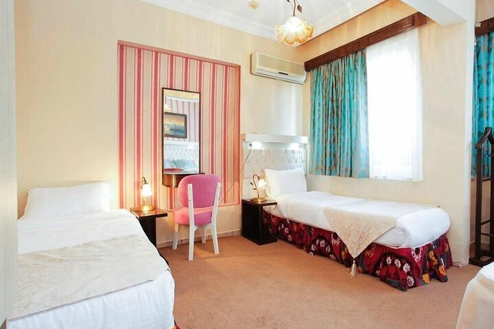Room 8 of 19