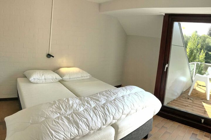 Room 3 of 42