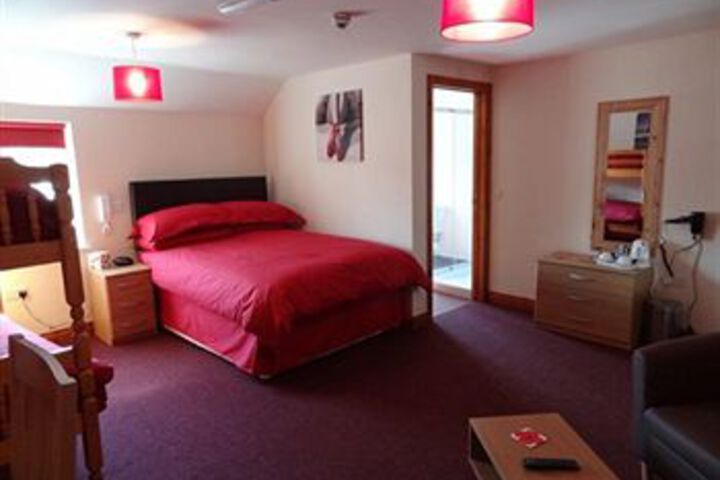 Room 7 of 9