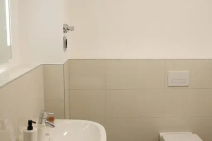 Room 7 of 10