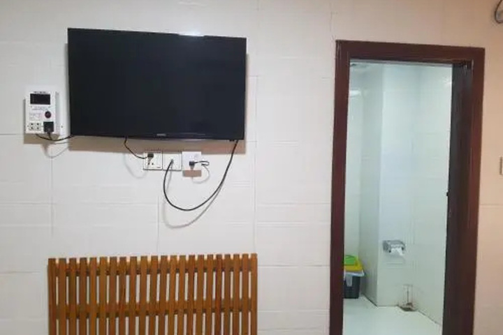 Room 10 of 12