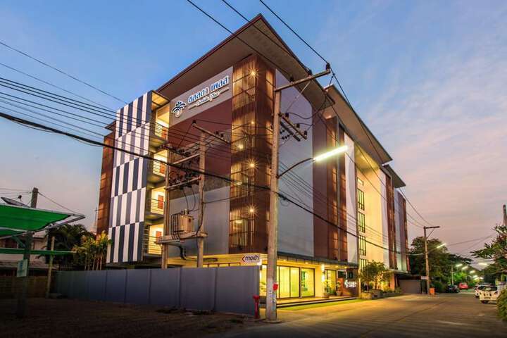 Chonlada Place