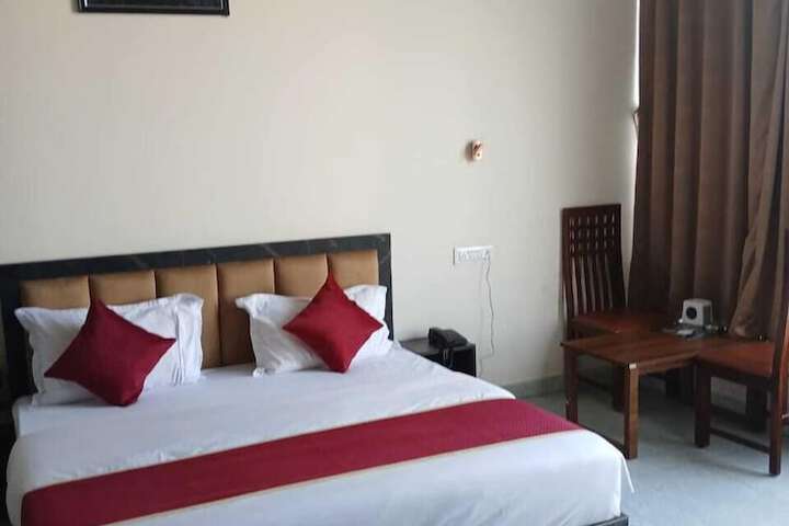 Room 9 of 21