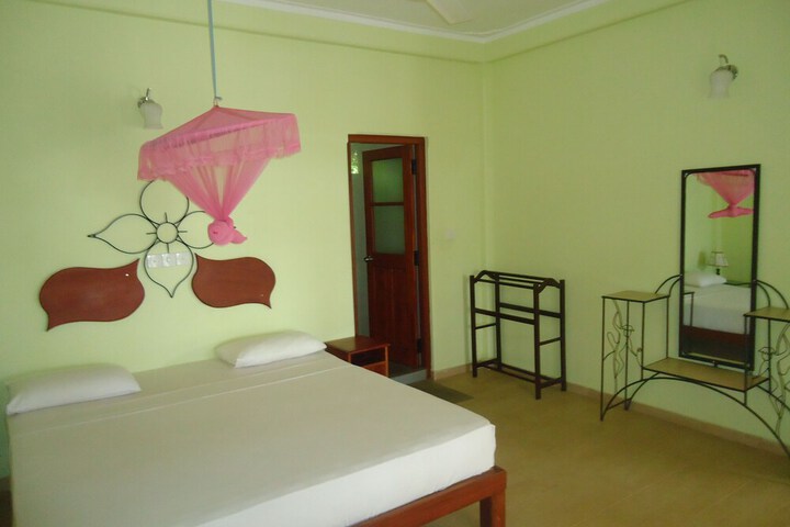 Room 7 of 26