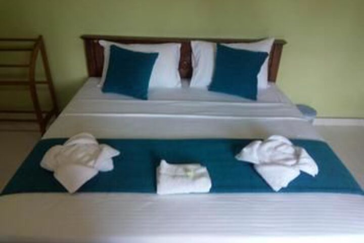 Yoho Peacock Home Stay
