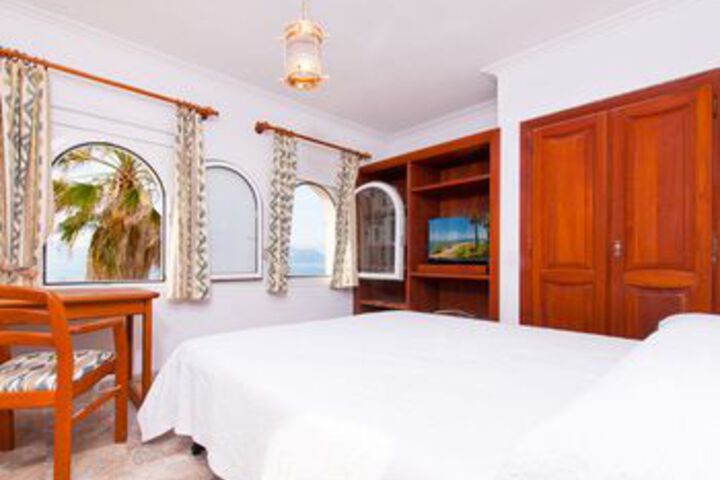 Room 8 of 26