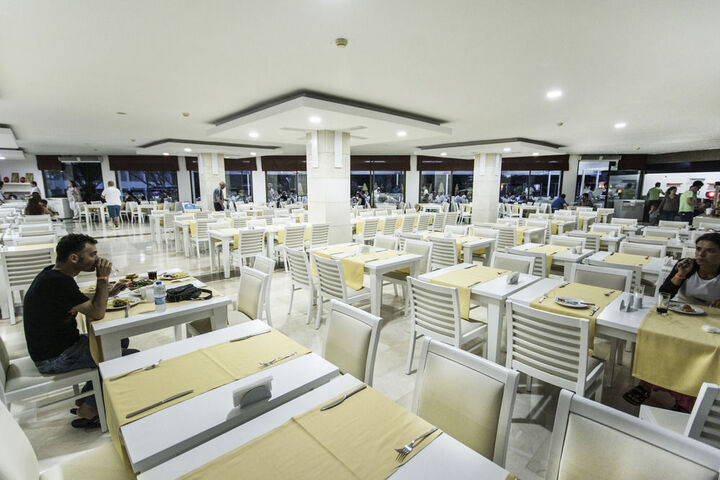 Dining 27 of 43