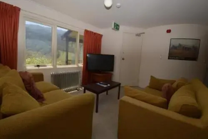 Room 4 of 10