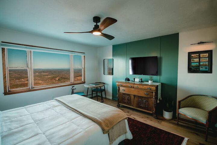 Room 8 of 19