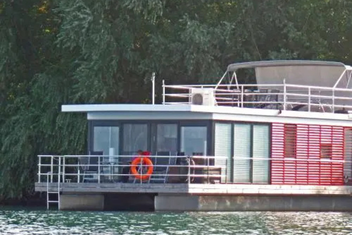 FLOATING 44 Xanten _ Haustiere Moe