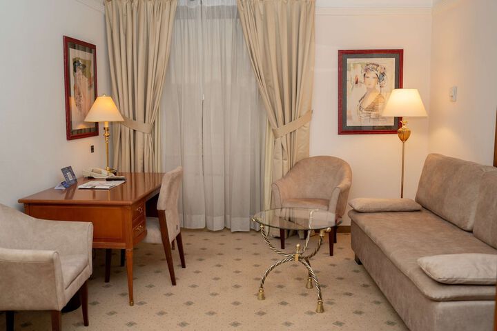 Room 44 of 219