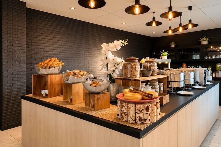 Breakfast/Coffee Service 76 of 130