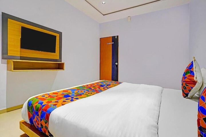 Room 10 of 15