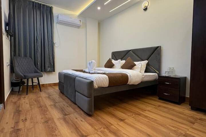 Room 25 of 47