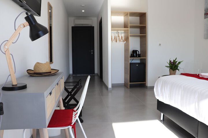 Room 8 of 28