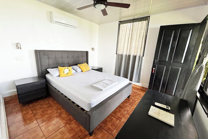 Room 3 of 32