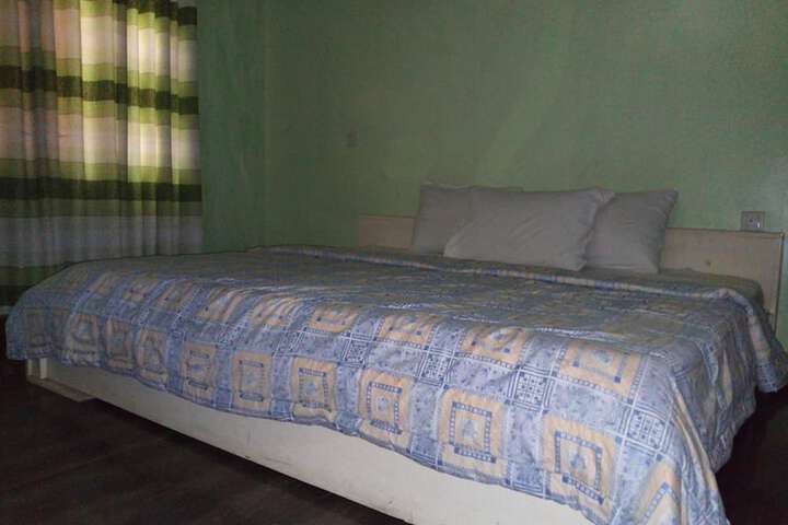 Room 11 of 25