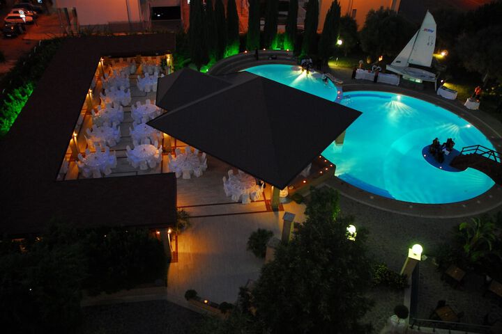 Hotel with Pool