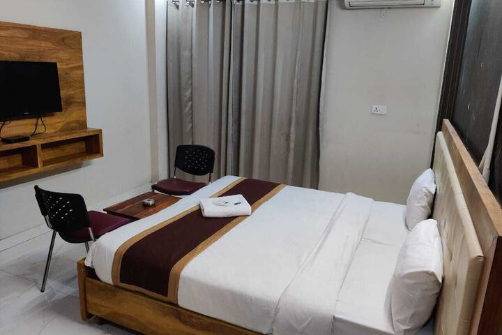 Room 17 of 31