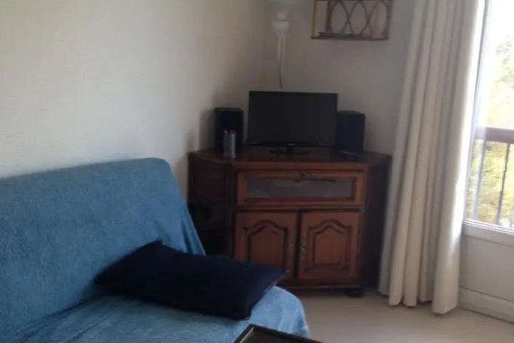 Room 4 of 10