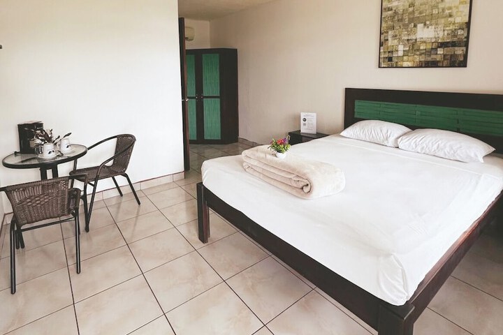 Room 10 of 42