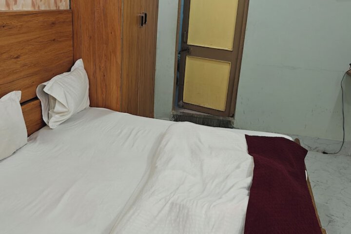 Room 3 of 5