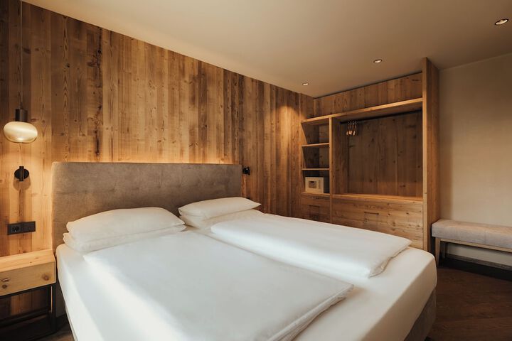 Room 9 of 78