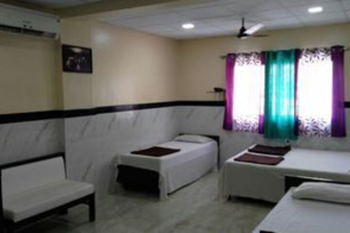Room 8 of 11