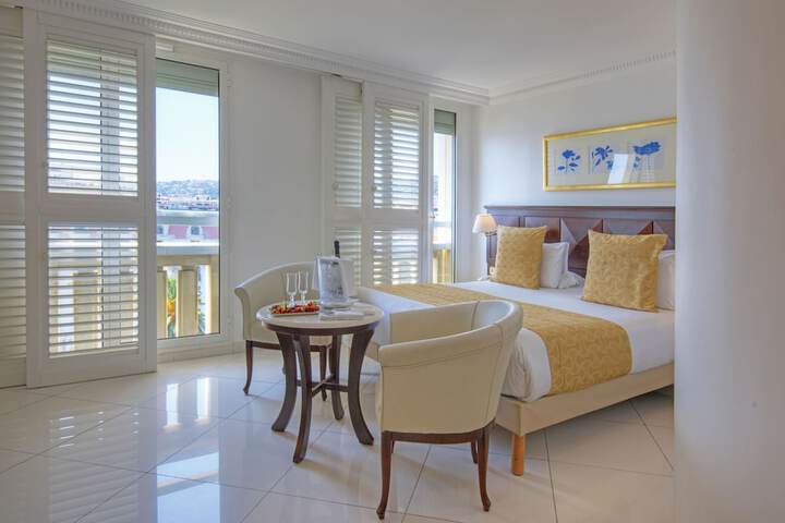 Room 46 of 102
