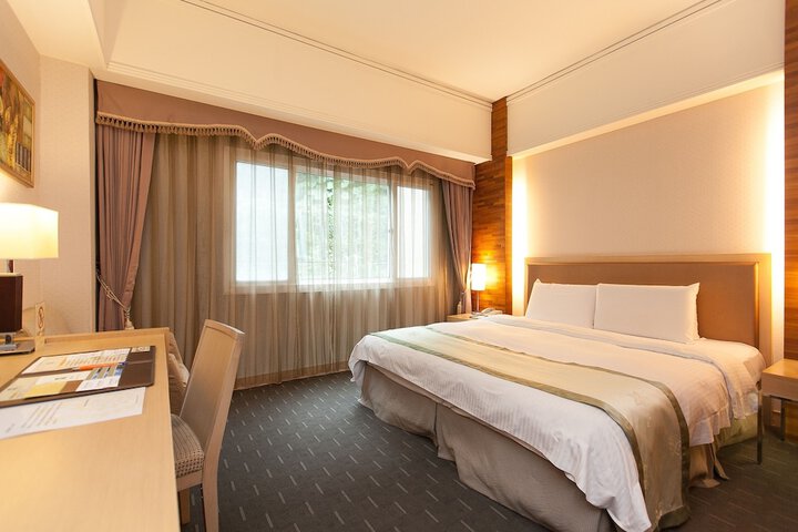 Room 28 of 90