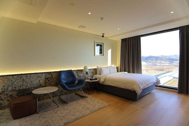Room 141 of 190