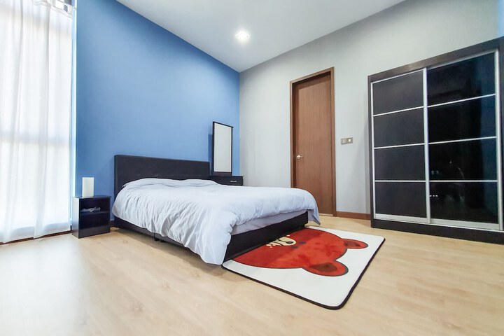 Room 9 of 28