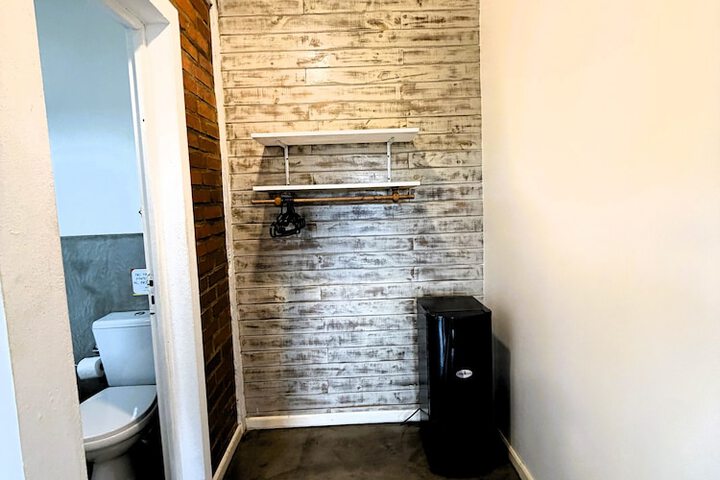Room 15 of 104