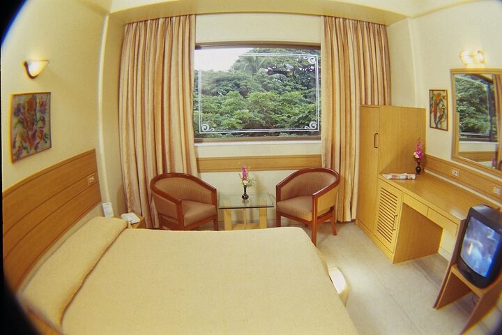 Room 3 of 8
