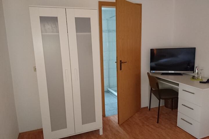 Room 48 of 76