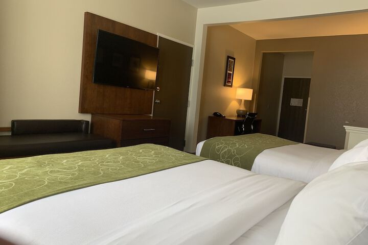 1 Queen Bed Suite Accessible (7 of 24)