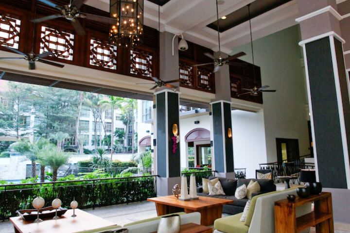 Entrance & Lobby